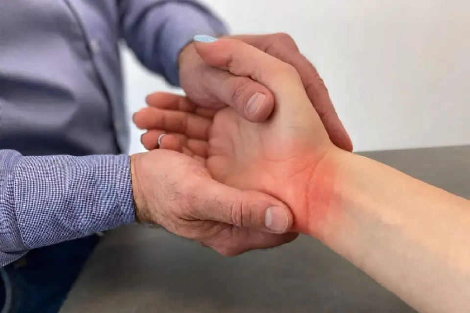 Zwyrodnienie nadgarstka - kiedy rehabilitacja już nie wystarcza?