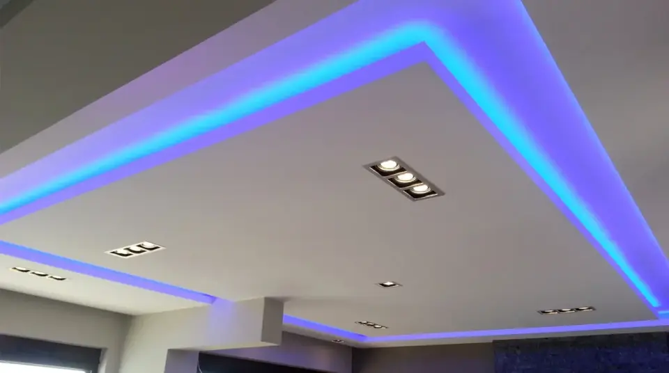 LED-y w suficie podwieszanym - jaki rozstaw wybrać?