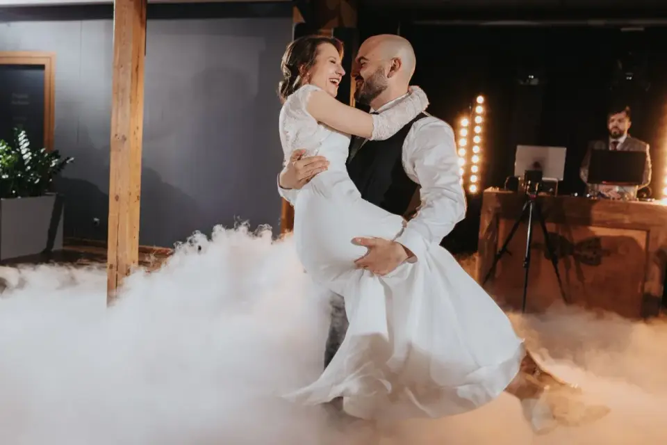 Piosenki o miłości na wesele - Jak wybrać te, które wzruszą gości?