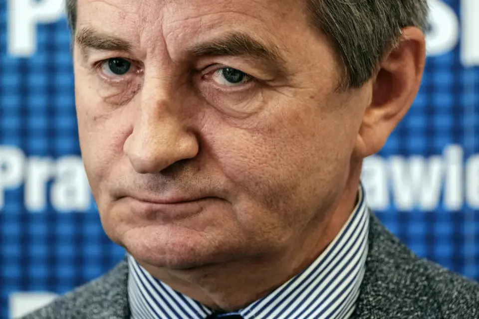 Afera lotnicza PiS: Dlaczego Kuchciński podał się do dymisji?