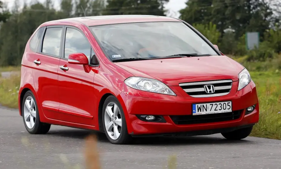 Honda FR-V - czy warto dziś kupić ten sześciomiejscowy minivan?