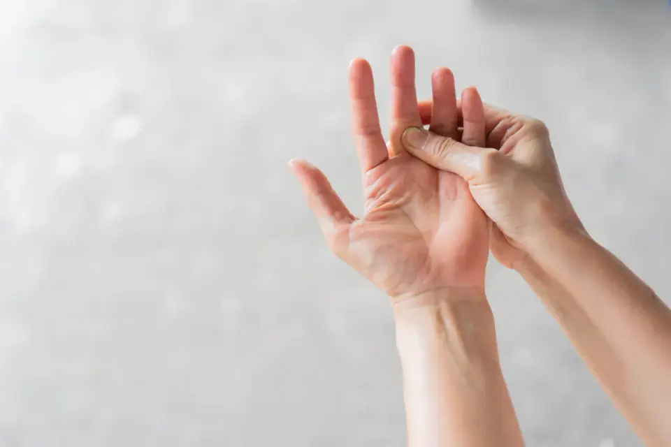 Schnappfinger verstehen - Ursachen, Risiken und was im Alltag hilft