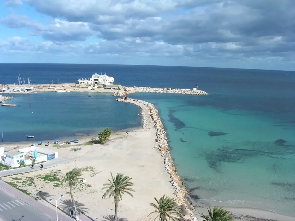 Tunezja w październiku - Idealny balans plaży i zwiedzania