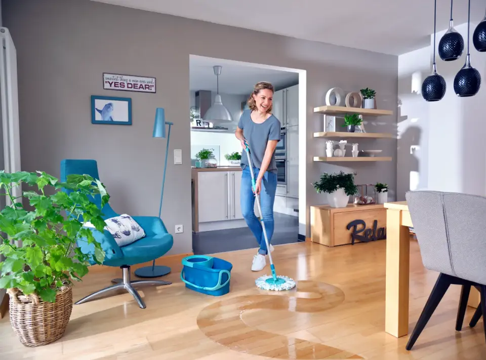 Mop ze spryskiwaczem Pepco: Jak używać? Myj bez smug!