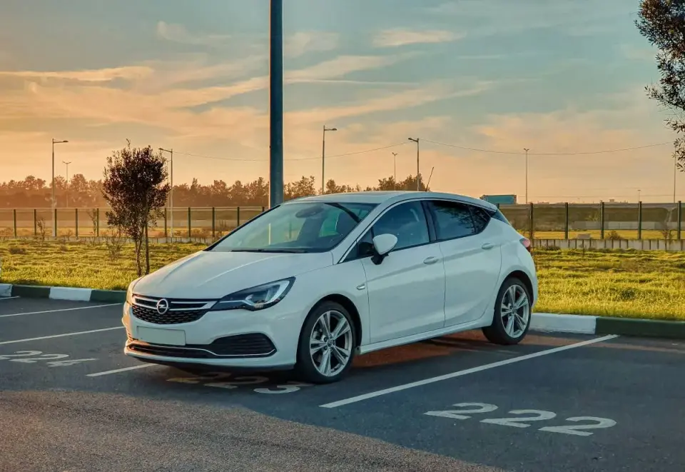 Wymiana akumulatora Opel Astra K - Gdzie go szukać i jaki wybrać?