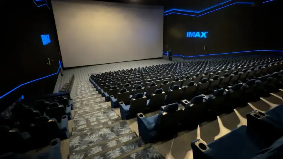IMAX w kinie: Co to jest i czy warto dopłacić?