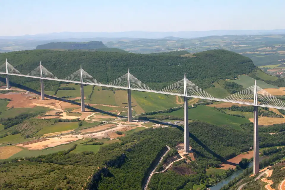 Viaduc de Millau - jak zobaczyć najwyższy most Europy z bliska