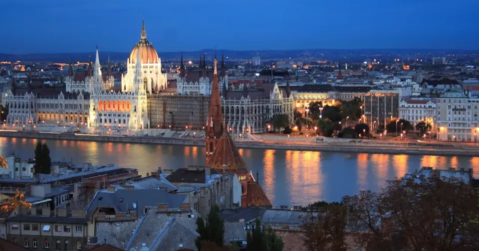 Loty do Budapesztu: Tanie bilety i praktyczny przewodnik