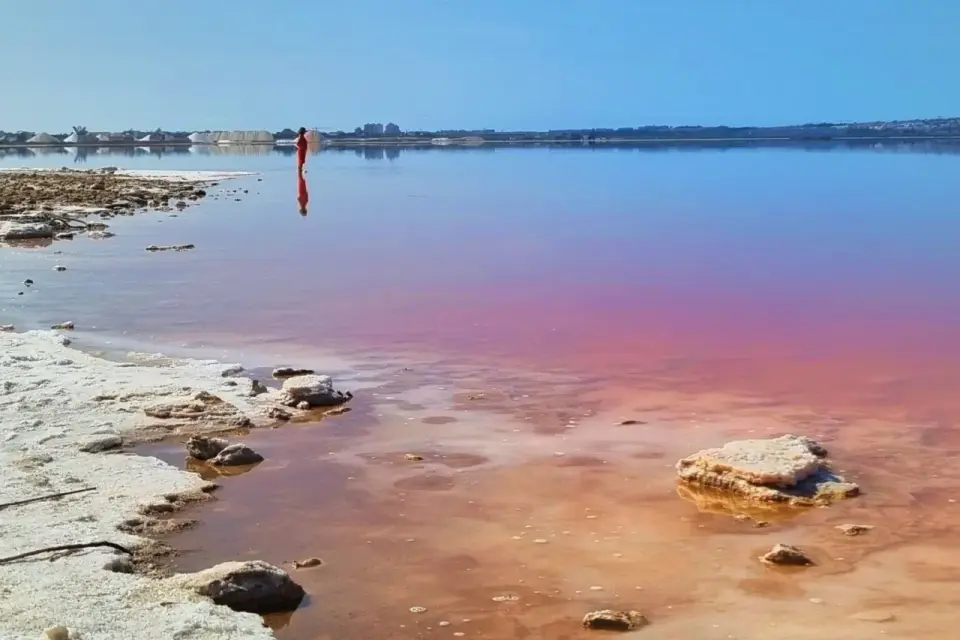 Różowe jezioro Alicante - Jak zaplanować udany city break?