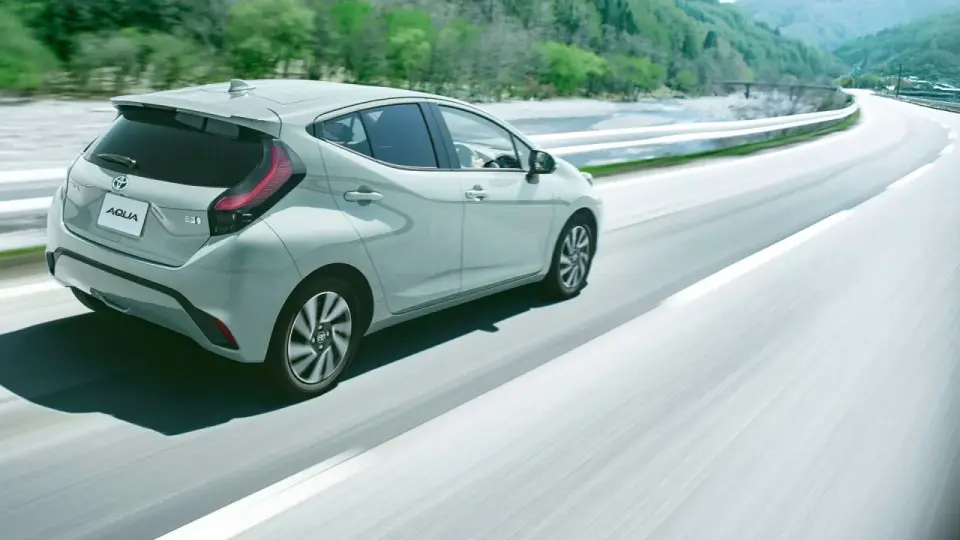 Toyota Aqua - czy japońska hybryda do miasta ma sens?