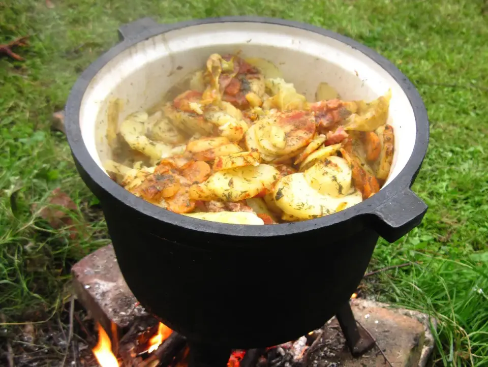 Kociołek na grillu - przepis na duszonki bez przypaleń