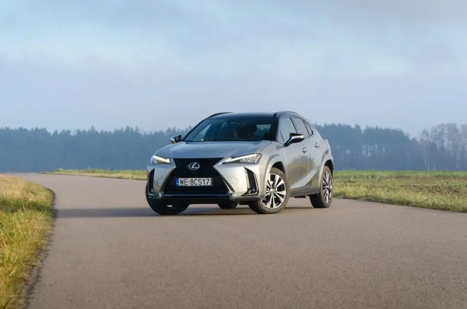 Lexus UX 300h w praktyce - ile pali i kiedy warto go kupić