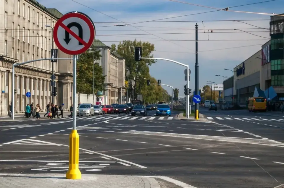 Zakaz skrętu w lewo - Czy wiesz, że znak B-21 zabrania zawracania?