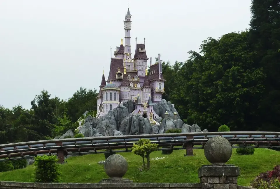 RER Paryż - Przewodnik 2026: Disneyland, Wersal i lotnisko bez stresu