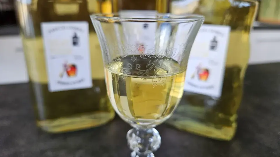 Domowa "Whisky Pudrowa": Aksamitna Nalewka z Miodem i Przyprawami