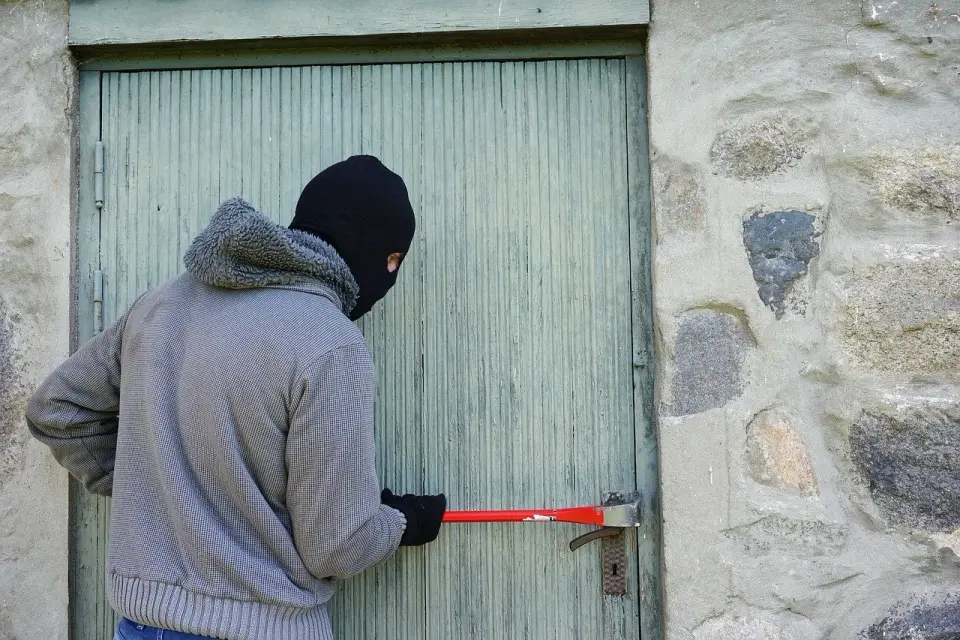Kradzież z włamaniem - Jakie kary grożą i jak się skutecznie chronić?