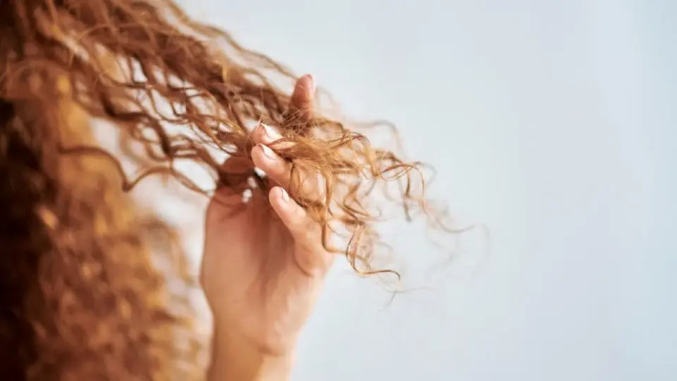 Cómo rizar el pelo con espuma sin apelmazarlo