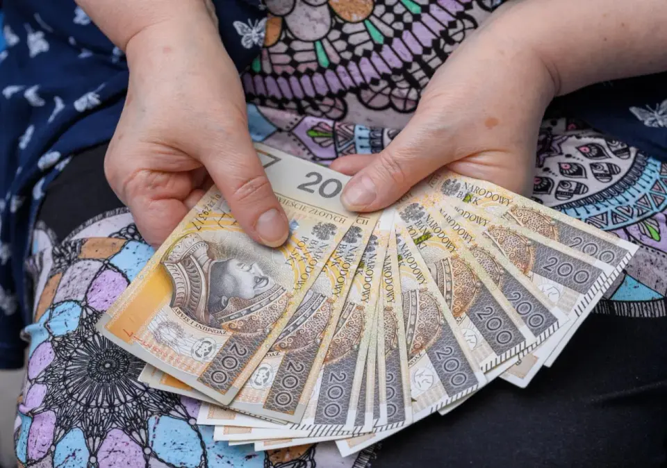 Bon senioralny 2026 - Pieniądze czy usługa? Poznaj zasady