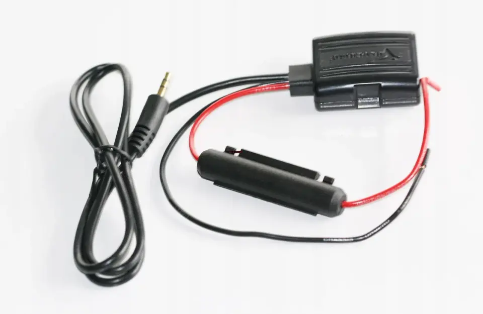 Złącze AUX - Czym jest i dlaczego bywa lepsze niż Bluetooth?