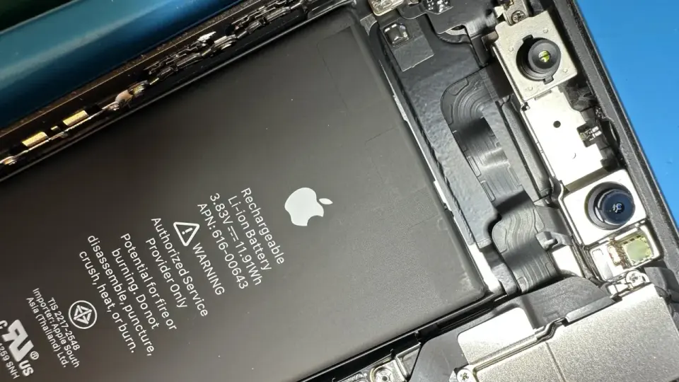 Wymiana baterii w iPhonie 11 - ile kosztuje i gdzie się opłaca?