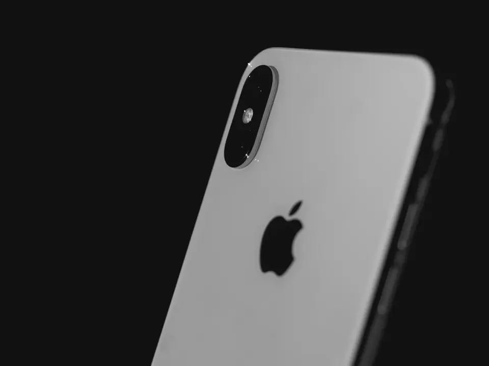 iPhone XR - rok wydania. Czy warto go kupić w 2026?