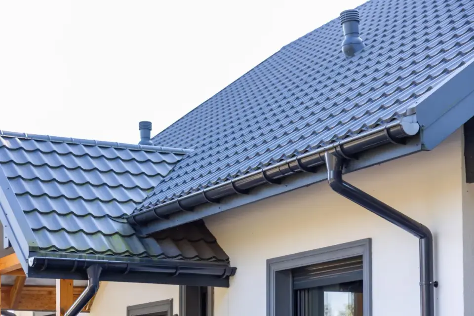 Dachówka ceramiczna - Ile kosztuje m² z montażem?