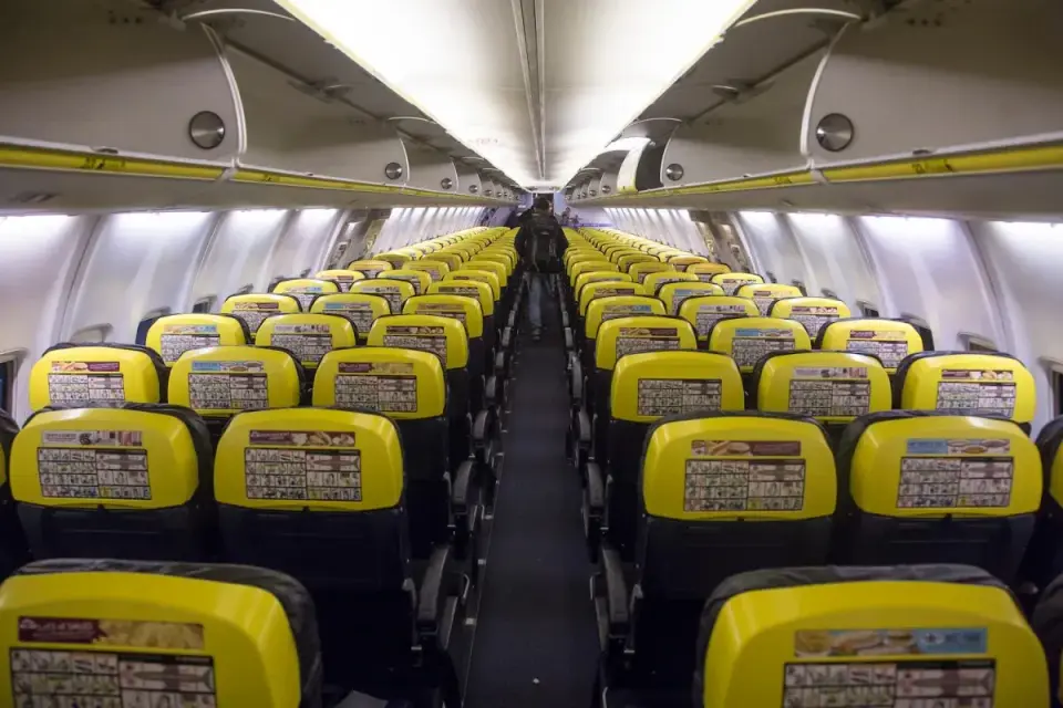 Ile miejsc w samolocie Ryanair? Sprawdź, zanim polecisz!
