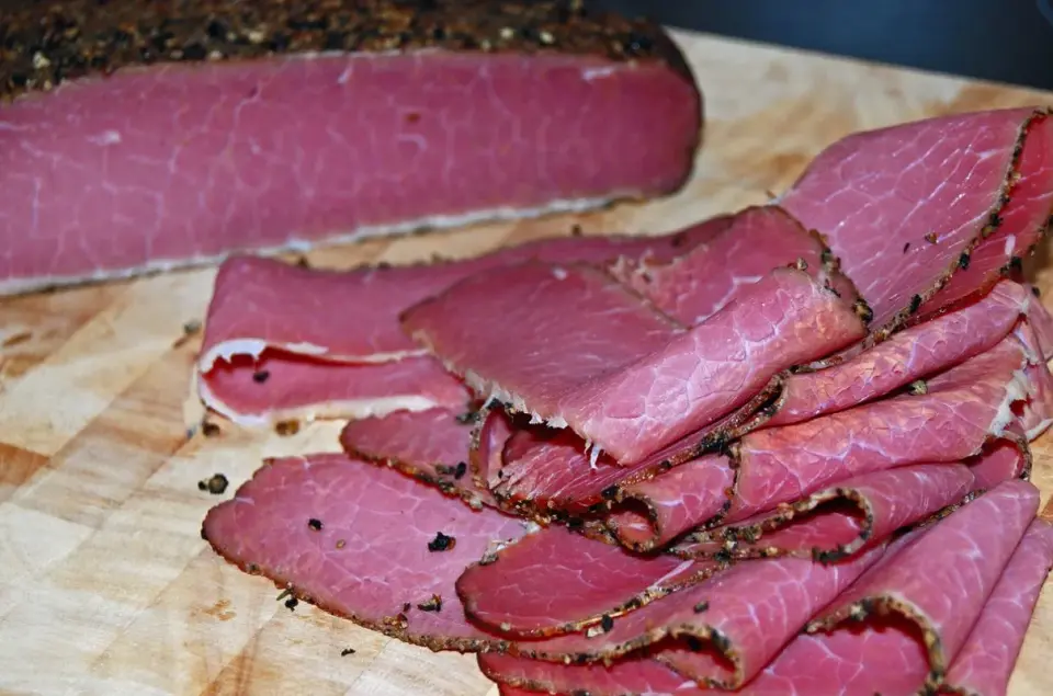 Pastrami z mostka wołowego w domu - pełny poradnik krok po kroku