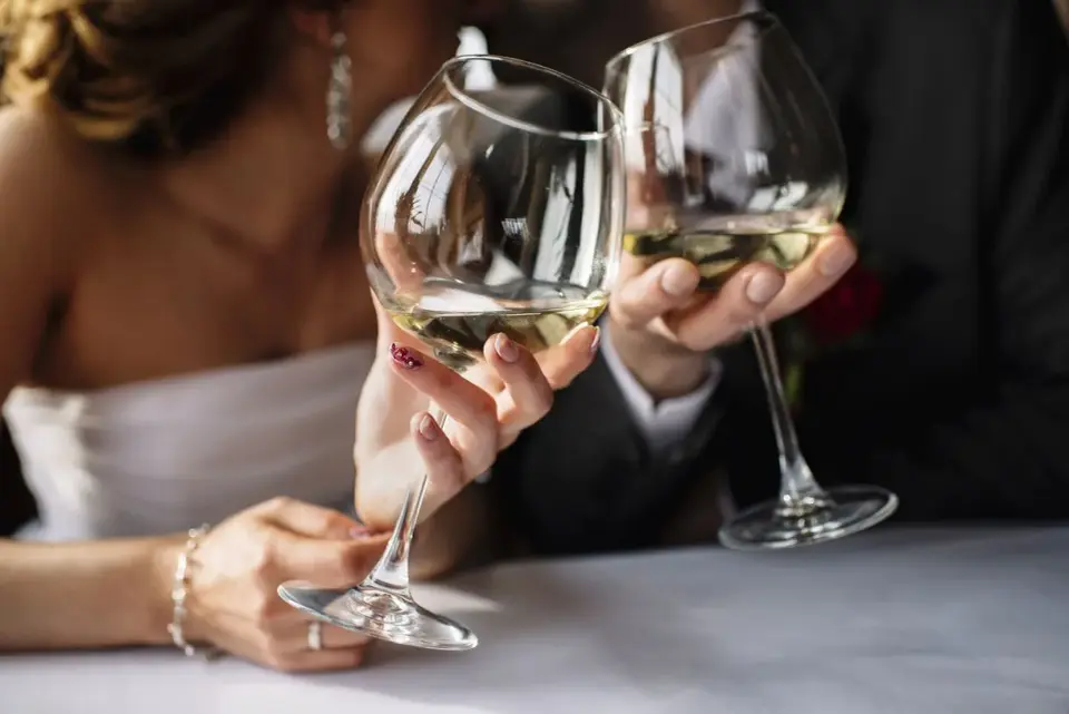 Wino na wesele - wybierz idealne, uniknij błędów