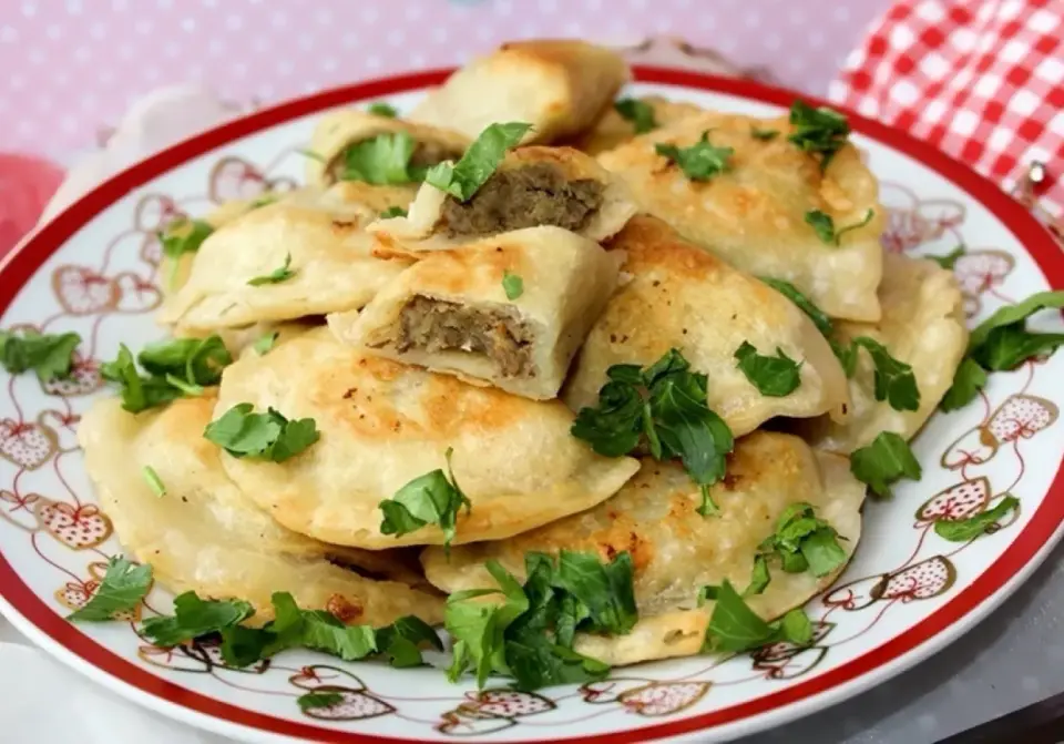 Pierogi z soczewicą - Jak zrobić elastyczne ciasto i soczysty farsz?