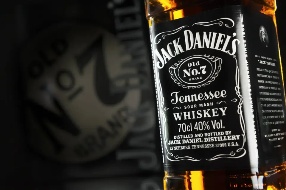 Jack Daniel's 0,7l - Ile kosztuje i jak nie przepłacić?
