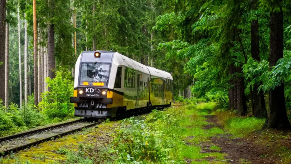 Pociąg z Karpacza do Jeleniej Góry - rozkład i praktyczne wskazówki