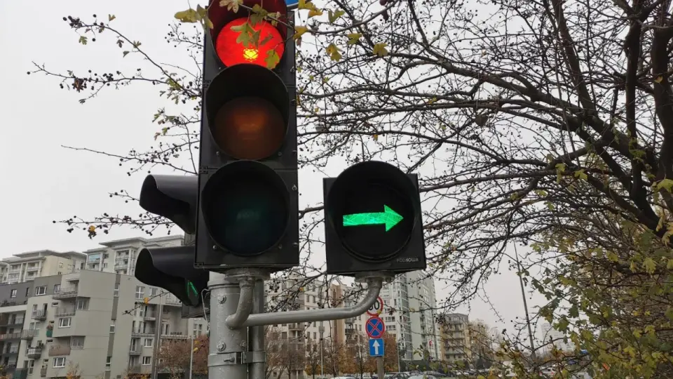 Sygnalizator S-2 - Zielona strzałka: jak uniknąć mandatu?