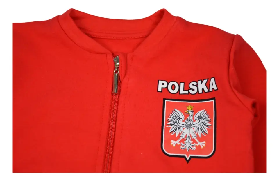 Czerwony dres dla chłopca - jak wybrać dobry komplet?